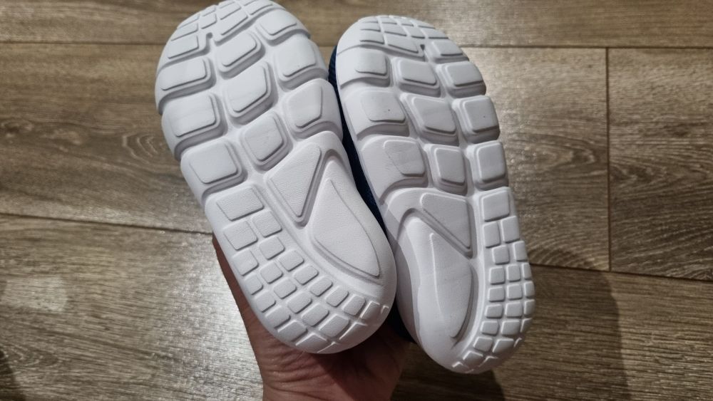 Sneakersy chłopięce wsuwane trampki 25