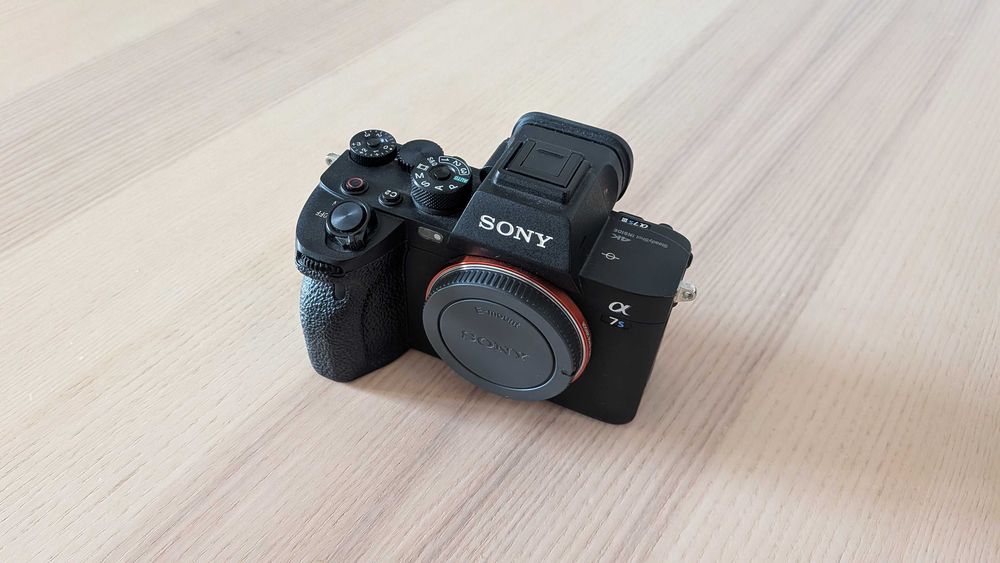 SONY A7S III - Com caixa e acessórios originais