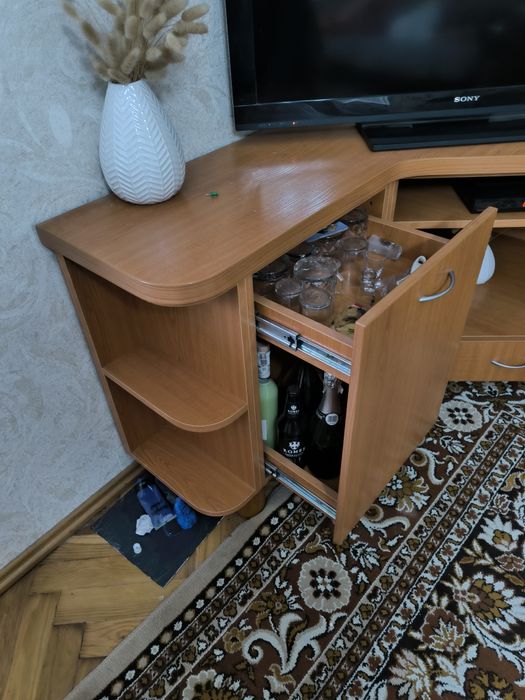 Szafka pod telewizor z witryną i biurko