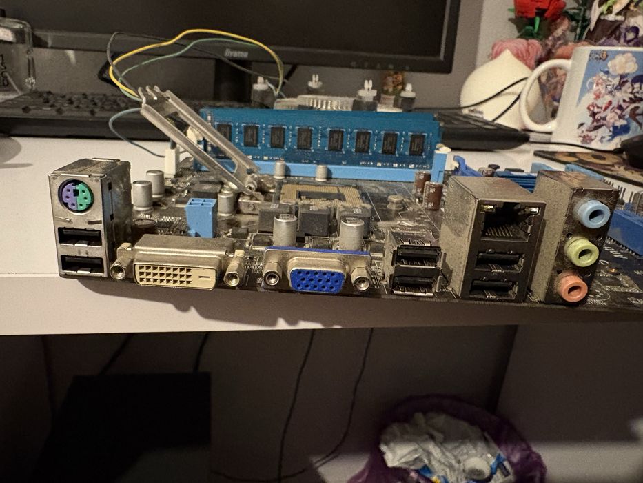 Sprzedam płytę główną asus p8h61-mx r2.0+8gb ddr4+intel core i3-3220