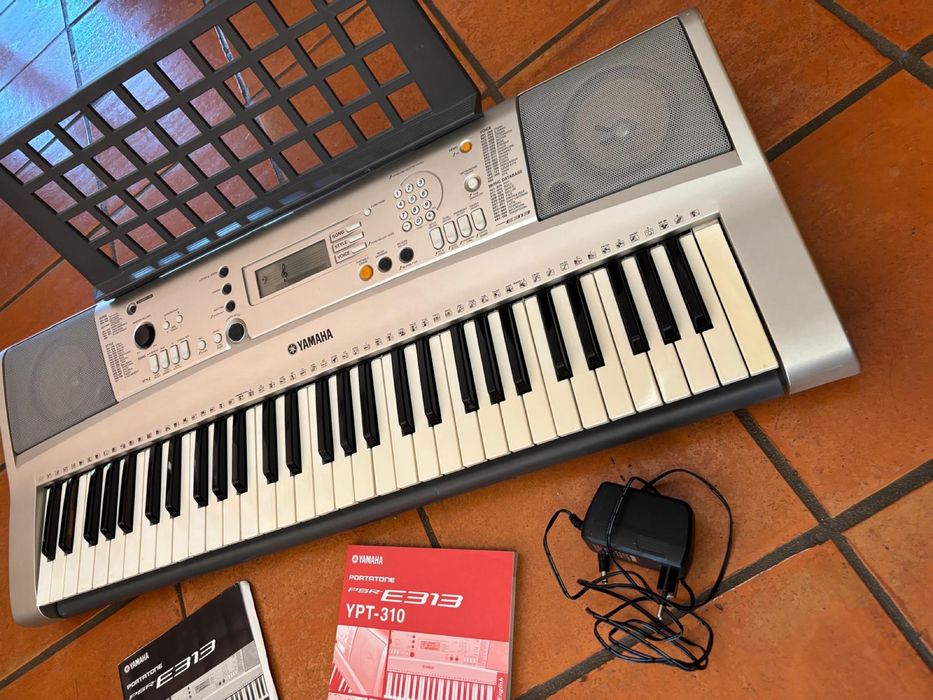 Teclado elétrico Yamaha, Portatone, PSR-E313, YPT-310