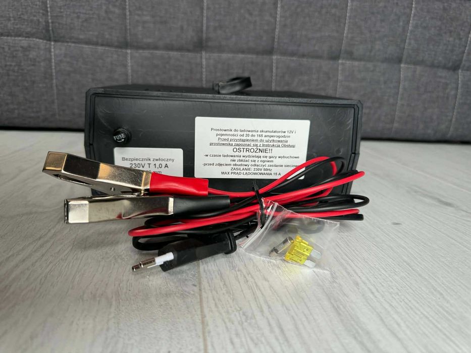 Prostownik Samochodowy HERTZ  12V 15A PRODUKT POLSKI SOLIDNY !!!