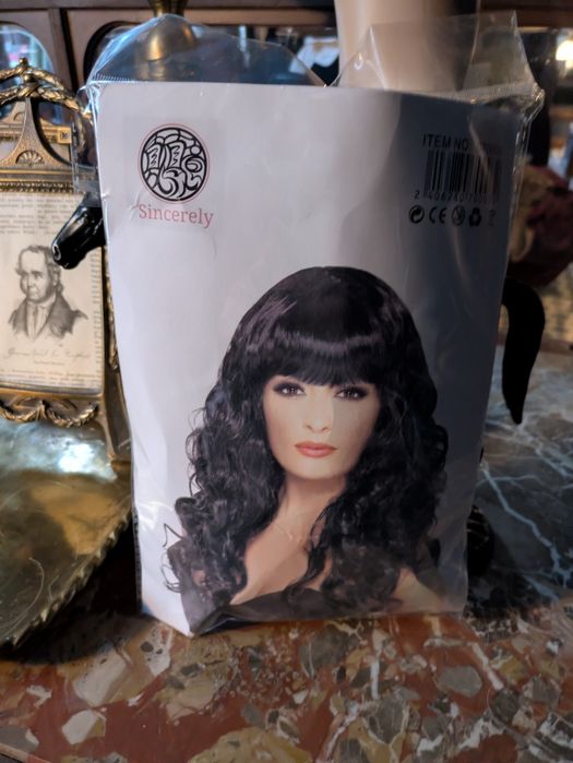 Peruka biała z grzywką włosy długie kręcone, fale, loki