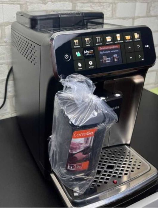 Кавомашина автоматична Philips Series 5400 EP5441/50 молочник LatteGo