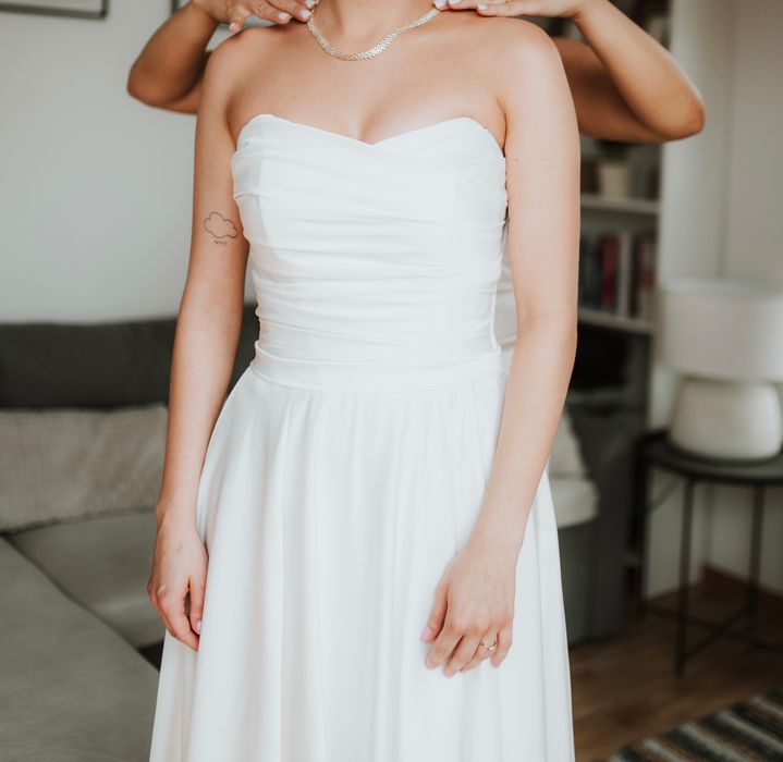 Klasyczna i elegancka suknia ślubna