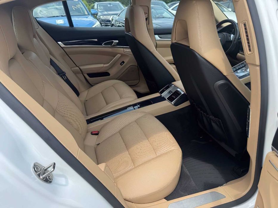 Porsche Panamera      2015