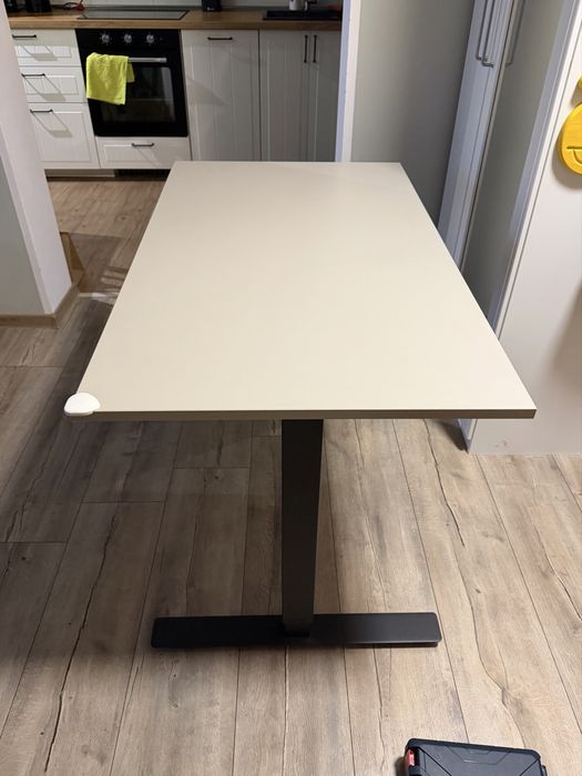 Sprzedam biurko IKEA TROTTEN 120x70 z regulacją wysokości