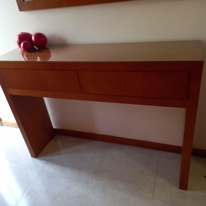 Móvel de entrada com espelho