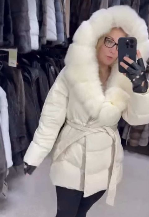 Пуховик зимовий з  натуральним хутром