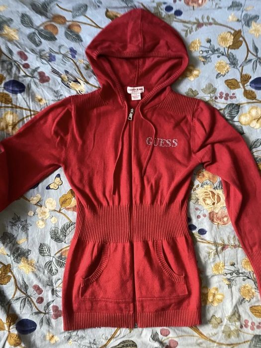 Sweterek Guess z kapturem