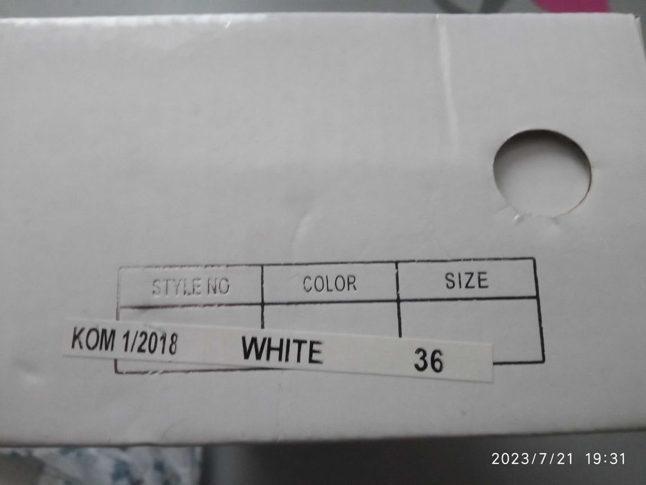 Buty białe dla dziewczynki