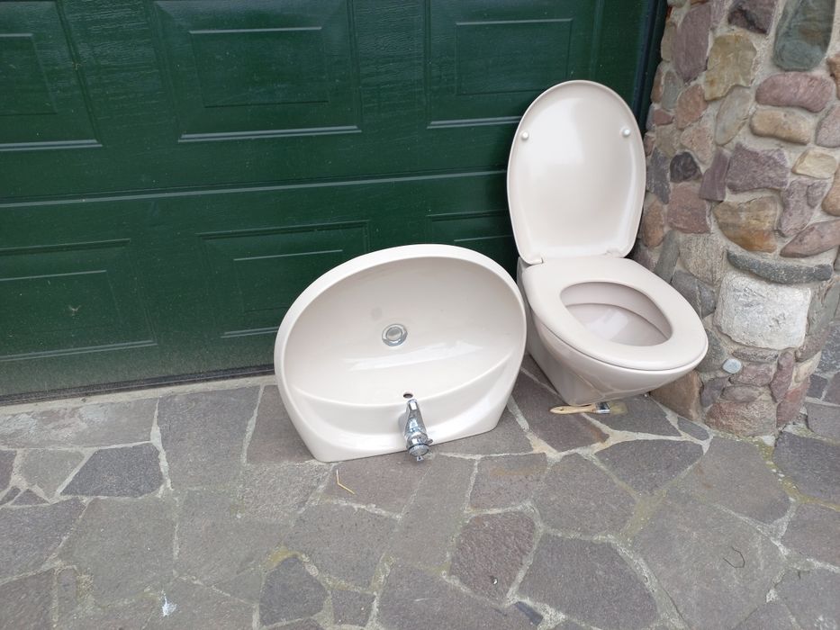 Umywalka  + WC komplet