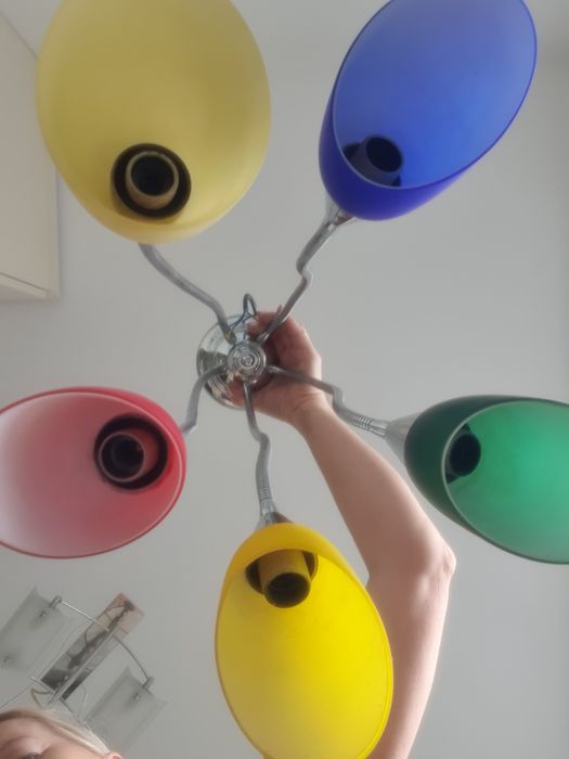 Lampa sufitowa z elastycznymi ramionami