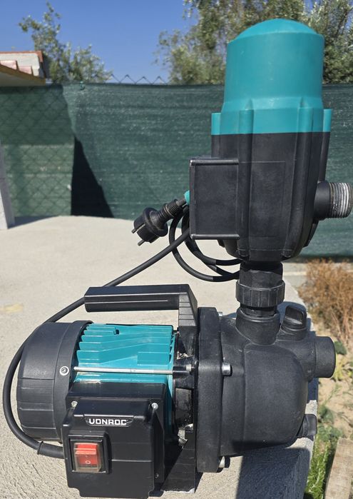 Bomba hidrofórica / Bomba automática
Plástico resistente, pressão 4 bar, altura 40 m, auto-escorvão, proteção a seco, conexões G1", IPX4