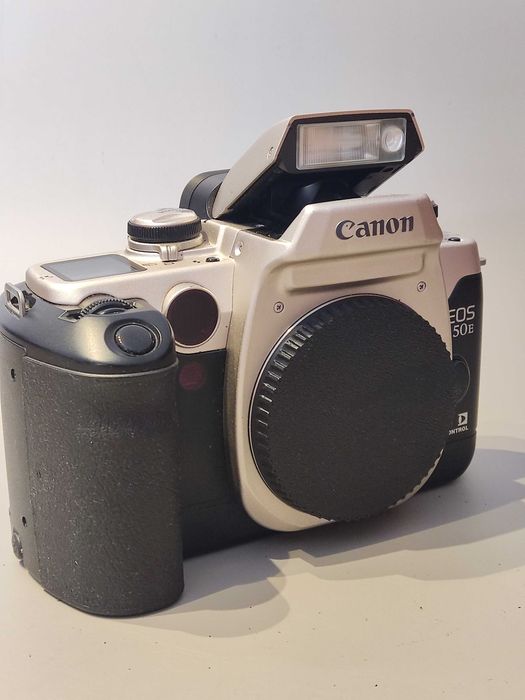 Canon EOS 50E - Câmara Analógica