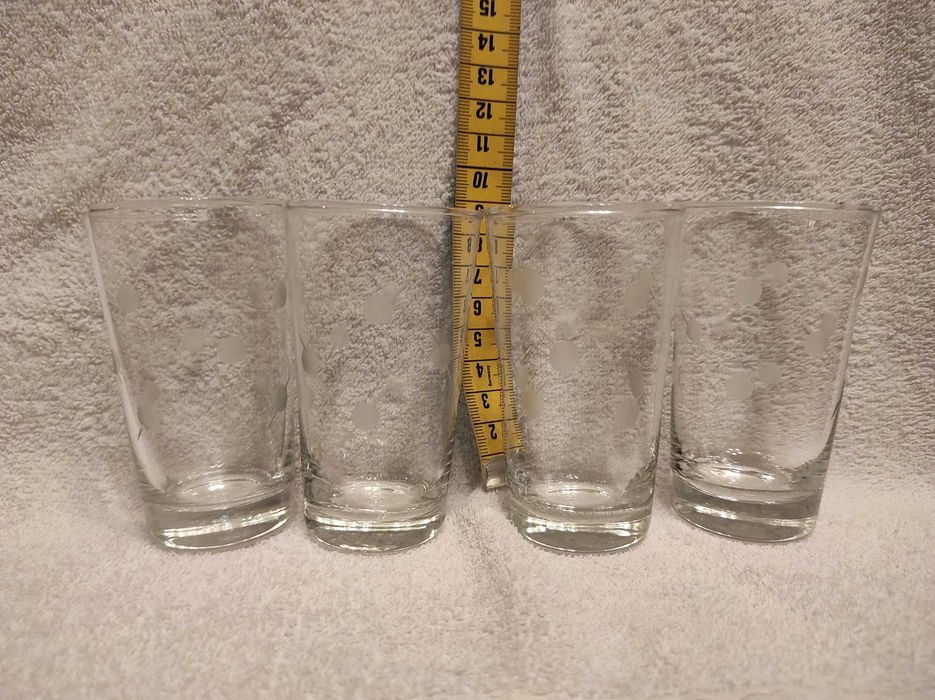 8 szklanek z lat 60/70tych