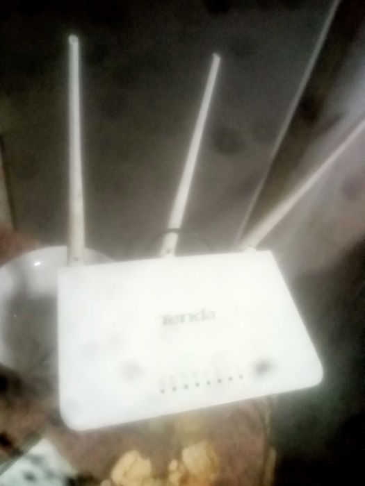 TENDA WiFiF300 роутер