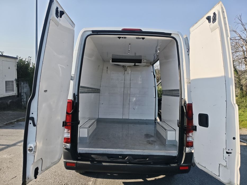 Hyundai H350 com motor novo e sistema de frio