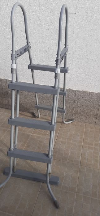 Escada de piscina