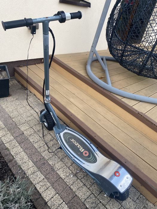 Hulajnoga elektruczna razor e300