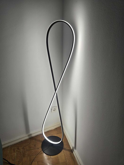 Candeeiro de Pé LED Moderno Design Infinito Preto