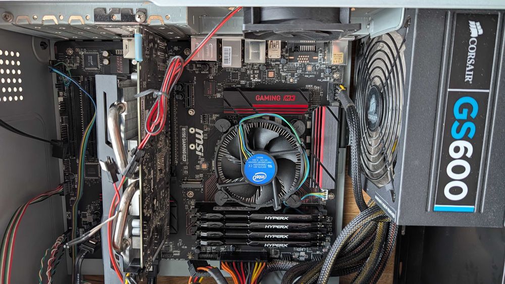 komputer stacjonarny - proc intel, 100% sprawny, bez HDD
