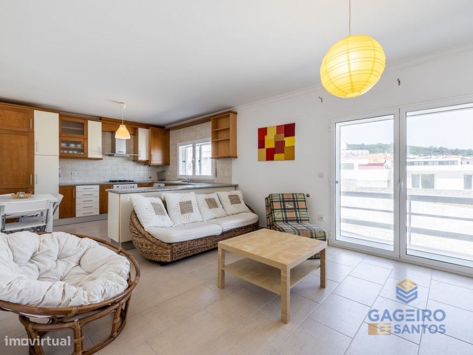 Apartamento T1 com garagem fechada a 950 metros da praia de Salir d...