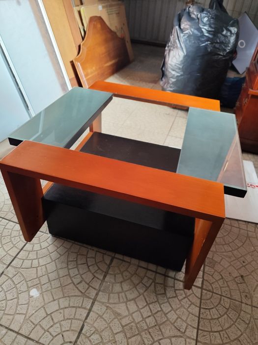 Mesa de Sala de Estar em Madeira e Vidro