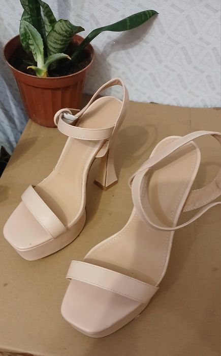 Босоножки нюдовый цвет  нежные