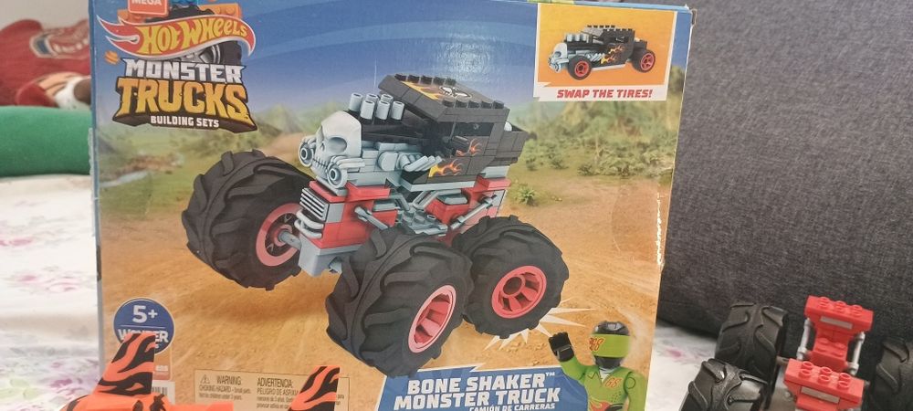 Hot Wheels Monster Truck Bone Shaker, включающий 194 детали. Хот вілс