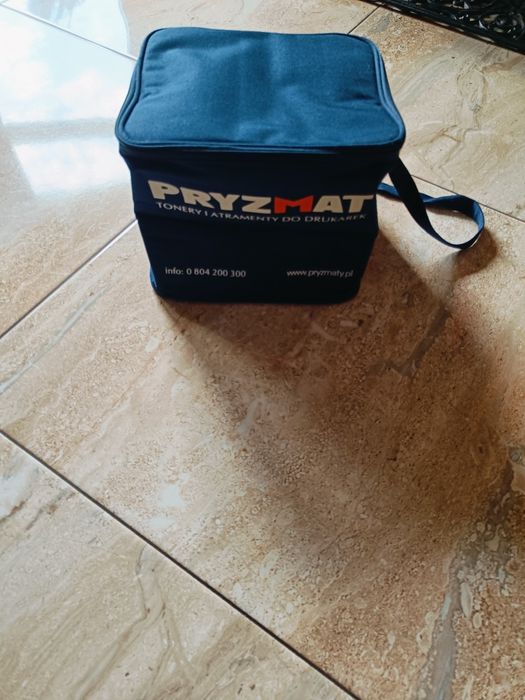 Torba termiczna w kolorze granatowym.