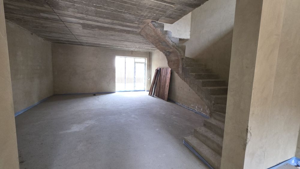 Продається зданий таунхаус на Роші