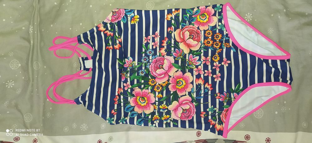 Продам купальник 11-12 лет.