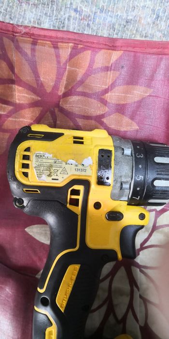 Dewalt DCD791  .