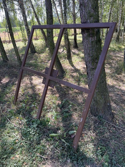 Slup uzywany do instalacji paneli slonecznych