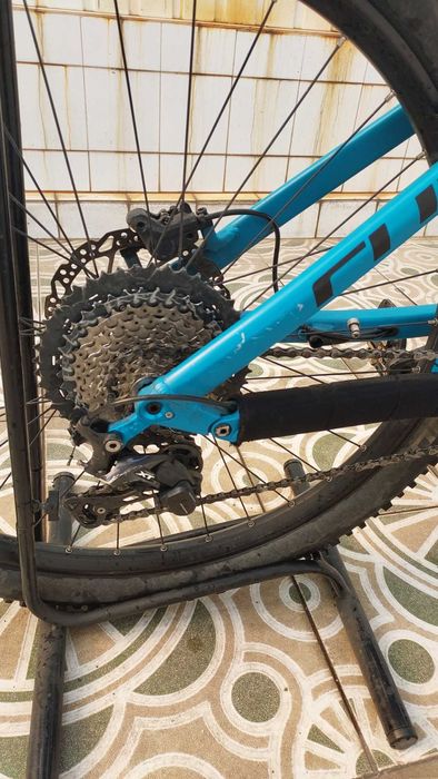 Bicicleta elétrica Cube STEREO HYBRID 140
Pro 500 27.5