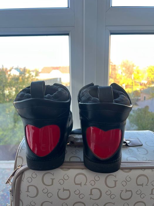 Мунбуты love moschino