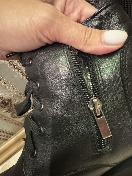 Кожаные черные ботинки  38р кожа