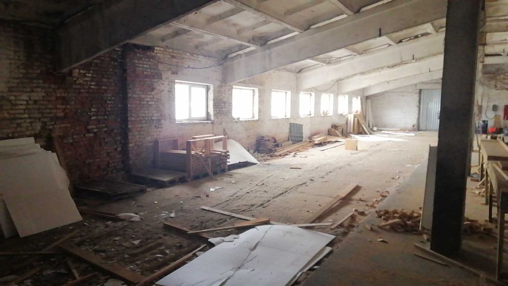 Продажа здания 3660 м2 под склад в пос.Докучаевское (Харьков)