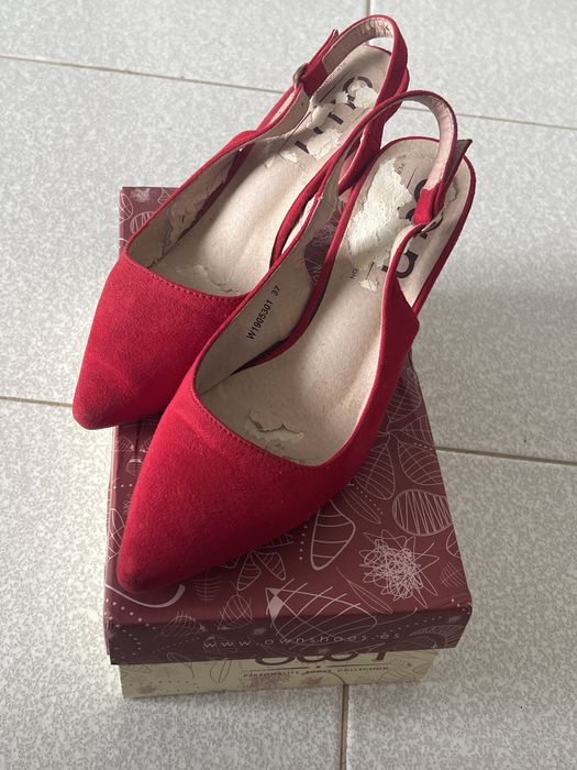 Vendo sapatos tacão baixo vermelho
