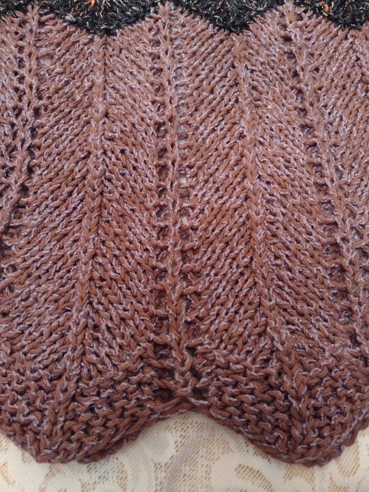 Sweterek damski ażurowy robiony na drutach