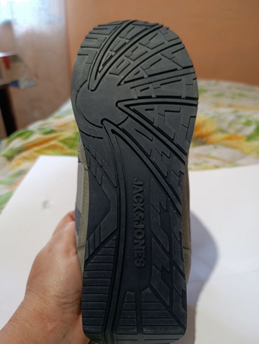 Продам нові кросівки Jack & Jones