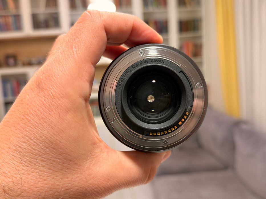 Обʼєктив Canon RF 24mm f/1.8 Macro IS STM — ширококутник зі стабілізатором