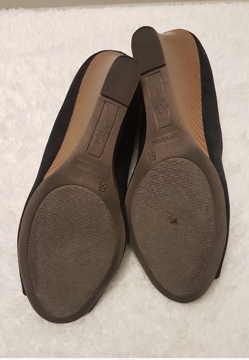 Zamszowe buty na koturnie 37