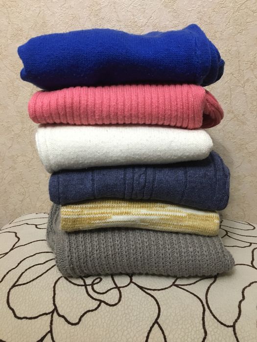 Свитеры недорого р.42-46 Коиплект 2 свитера- 300 грн.