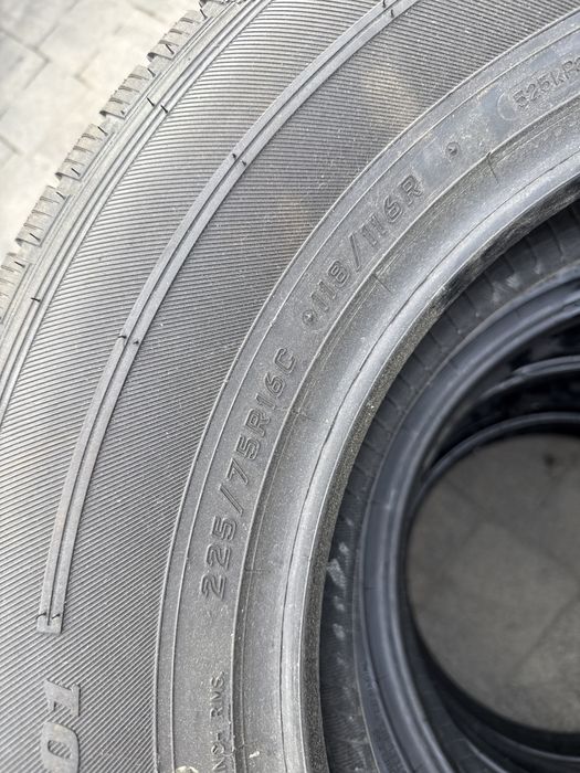 Шини резина 225/75/16с r16c Falken зимня нова