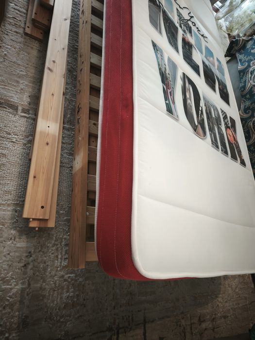 Vendo cama beliche de dois andares com colchões