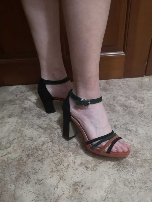 Продам босоножки