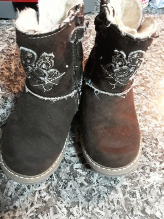Ténis, sapatos e botins de menina
