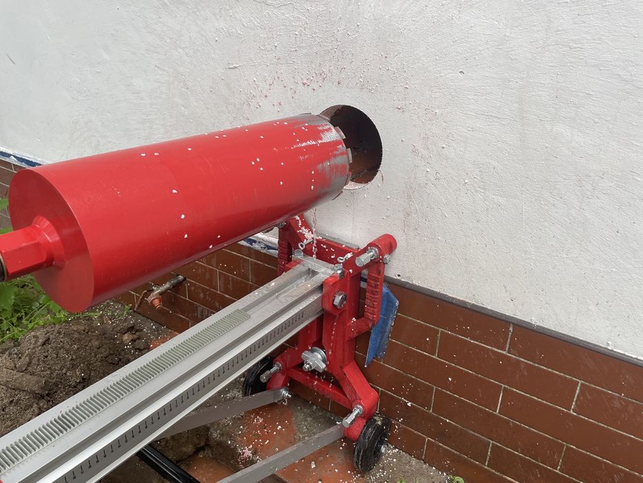 Wiertnica, otwornica, przewierty, wiercenie, otwory w betonie, cegle,